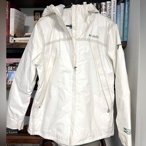 Columbia waterproof insulated coat made with recycled materials size XL